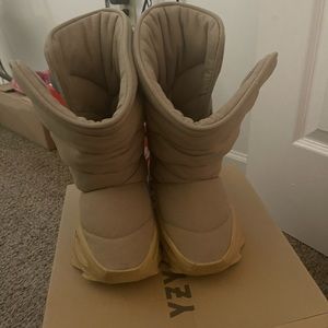 COPY - Women Yeezy boots